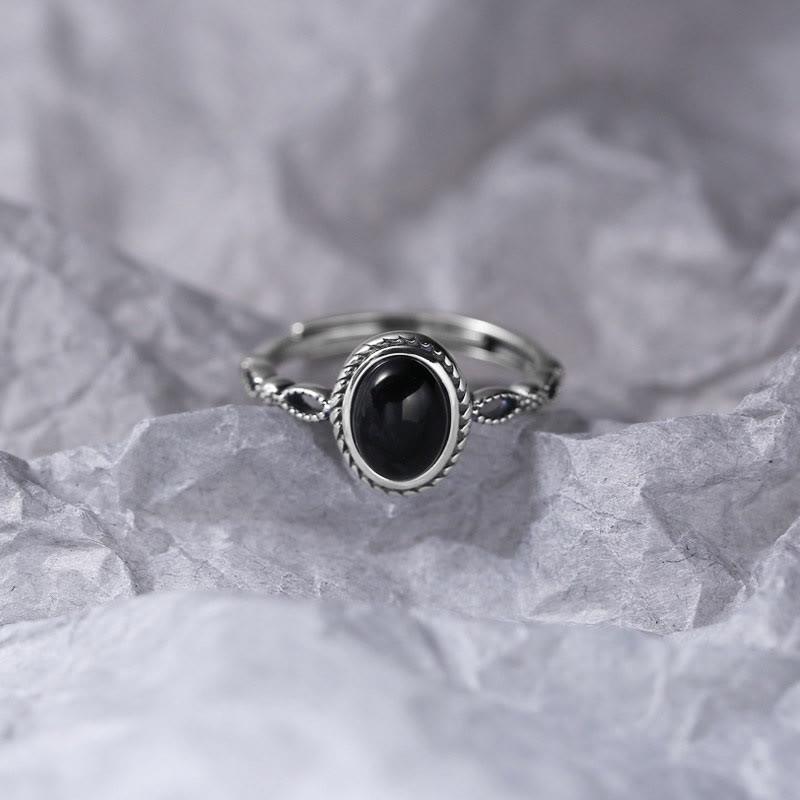 Anillo de la suerte de ónix negro en plata de ley 925 de Mythstone