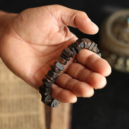 Pulsera de fuerza con cuentas cuadradas de madera de agar de Mythstone Tarakan