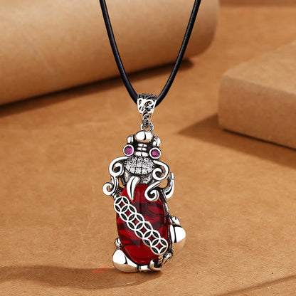 Colgante de collar con moneda de cobre y granate PiXiu de Mythstone para la suerte y la riqueza 