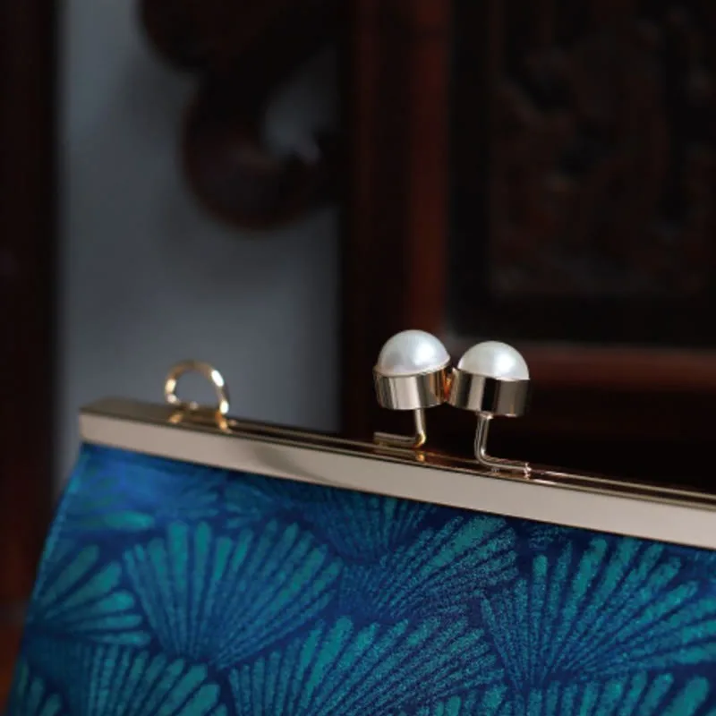 Mythstone Vintage Peacock Blue Leaf Pattern Pearl Metal Handbag - Image 7