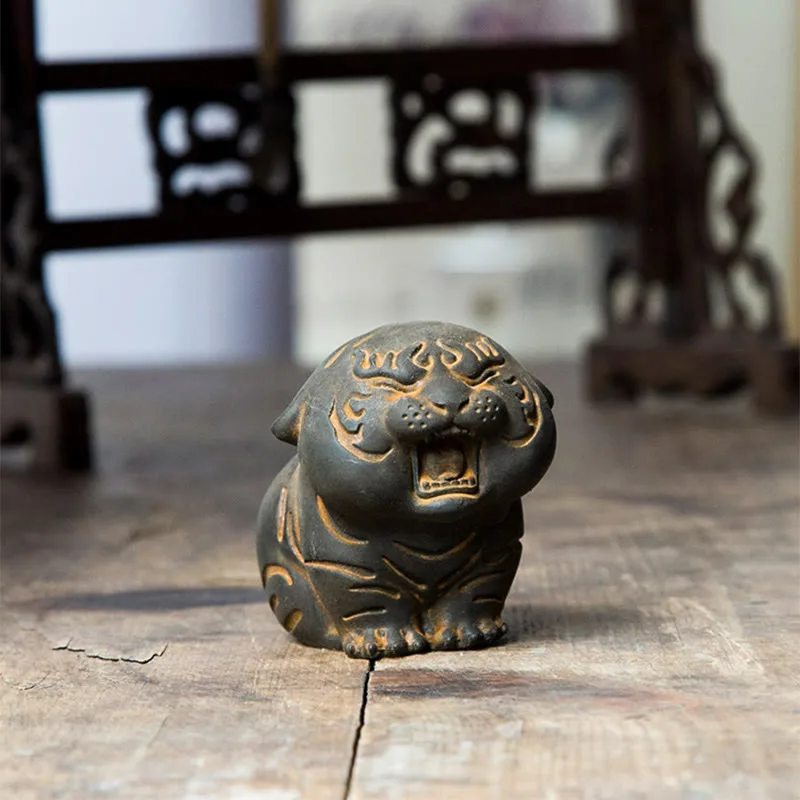 Mythstone Mini Cute Tiger Iron Powder Rust Cast Resin Statue Home Decoration - Image 10