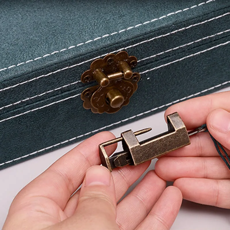 Mythstone Simple Design Jewelry Box Organizer Single Layer Flannel Jewelry Storage Box With Lock - Image 10