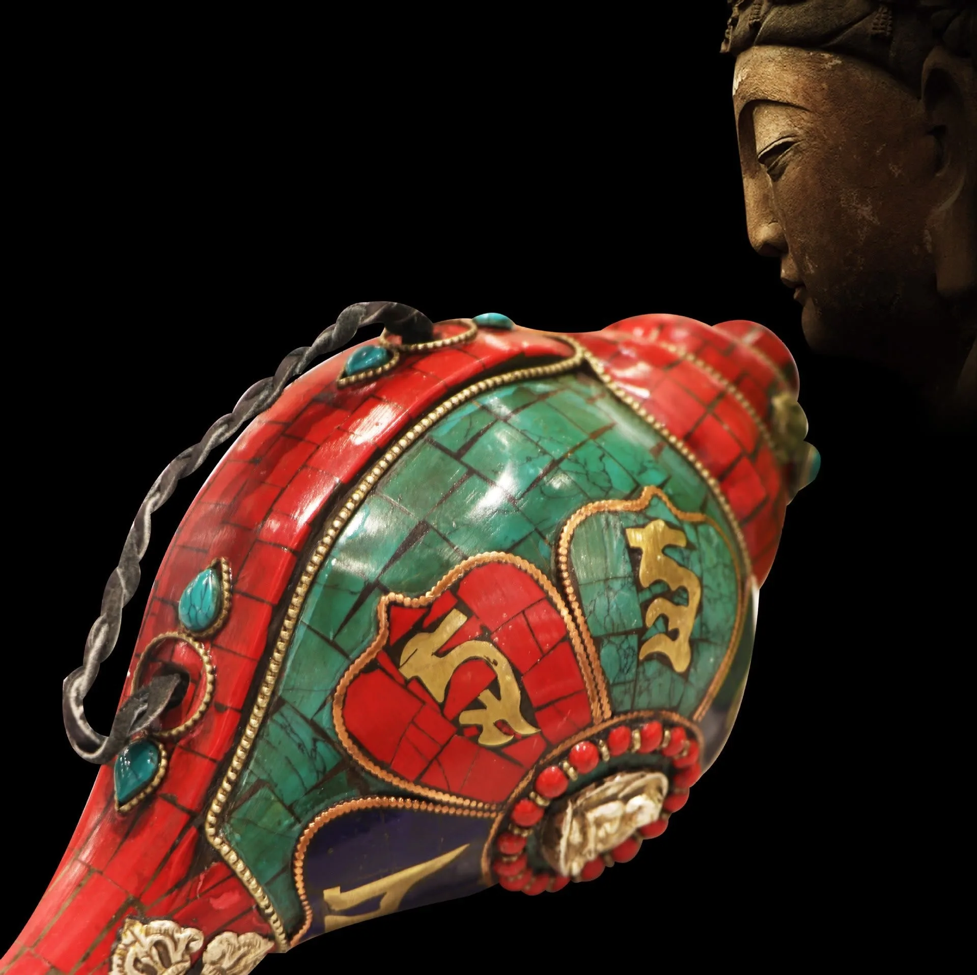 Mythstone Tibetan Handmade Shankha Om Mani Padme Hum Buddha Conch Shell Lucky Decoration - Image 4