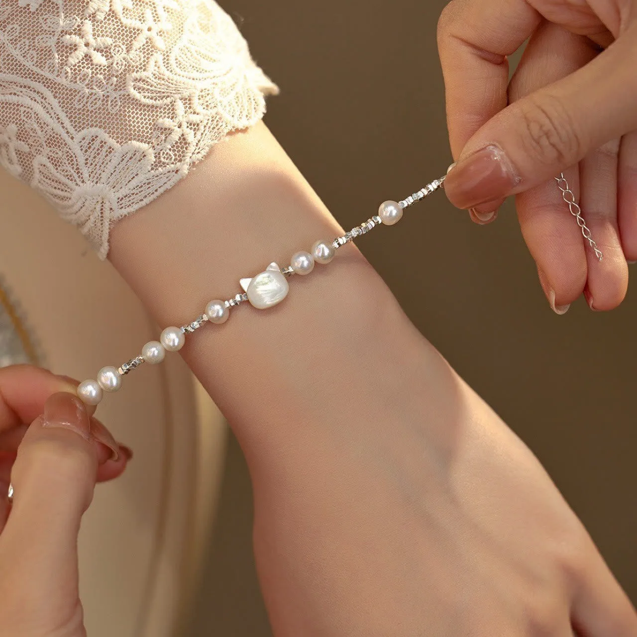 Mythstone Pearl Cat Head Tridacna Stone Silver Chain Healing Bracelet - Image 4